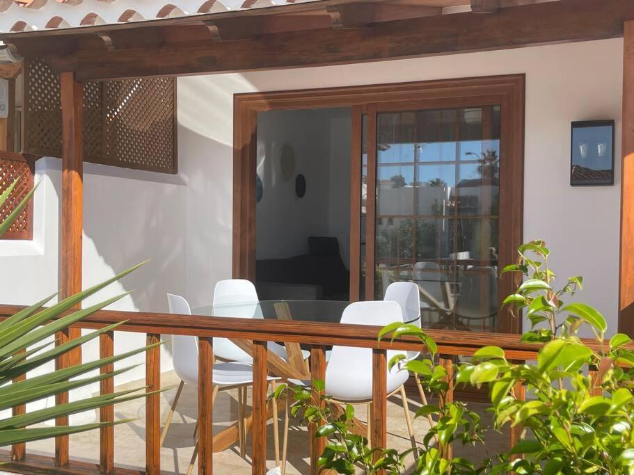 Stylish & Modern 1 Bedroom Suite On Frontline Of Playa Del Duque Costa Adeje  Zewnętrze zdjęcie