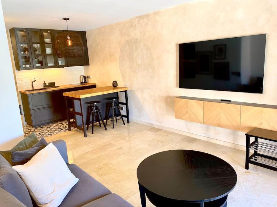 Stylish & Modern 1 Bedroom Suite On Frontline Of Playa Del Duque Costa Adeje  Zewnętrze zdjęcie